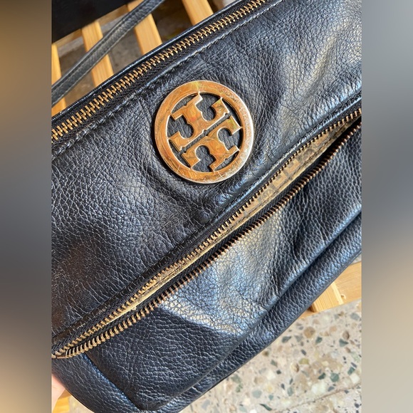 Tory Burch Sling Bag. - Picture 8 of 17
